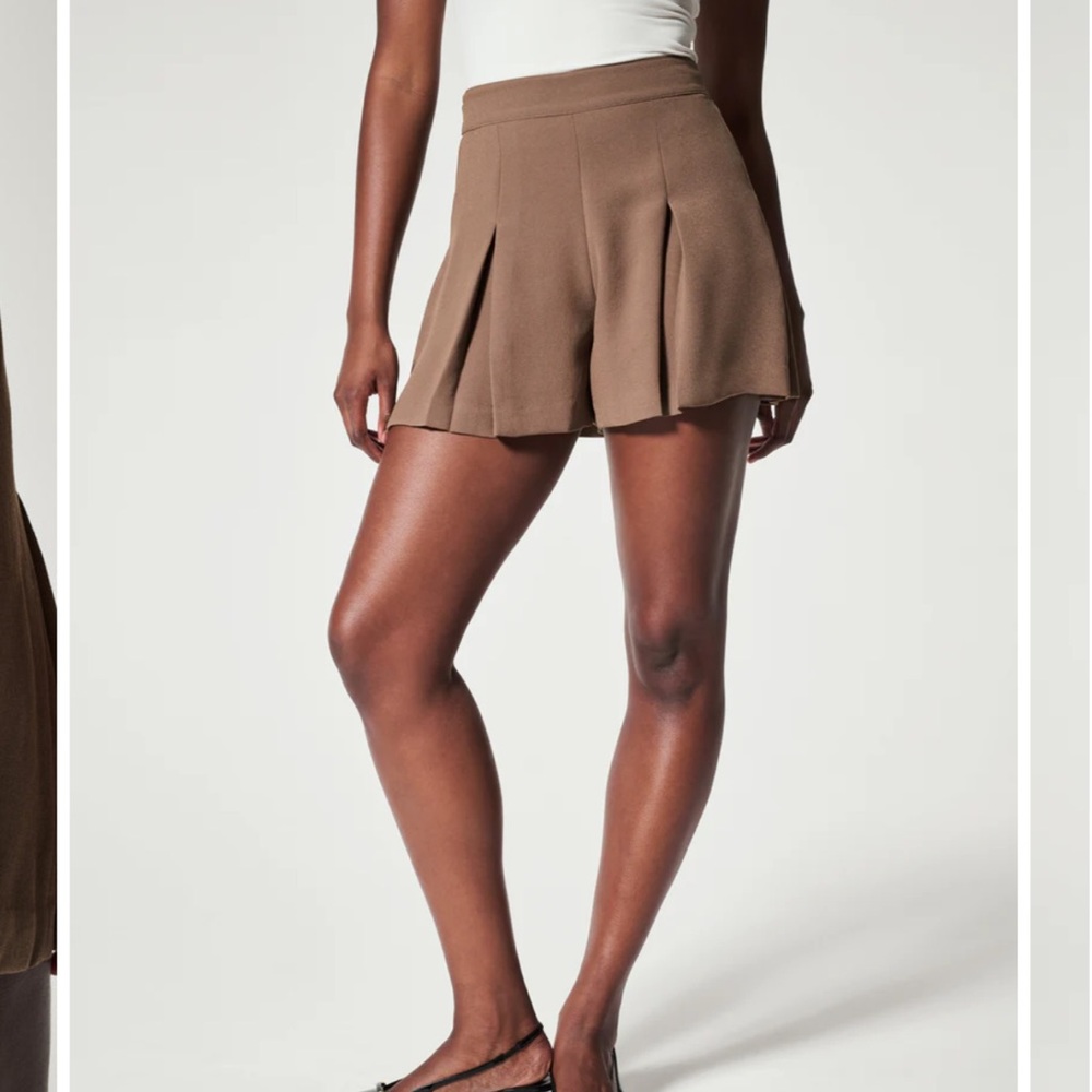 NWT Spanx Carefree Crepe Pleated Short color Crepe size M